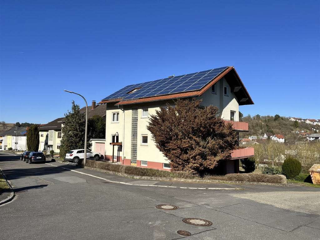 Immobilie in Boxberg - Zweifamilienhaus am Ortsrand von Boxberg - mit Weitblick ins Grüne - Bild 1