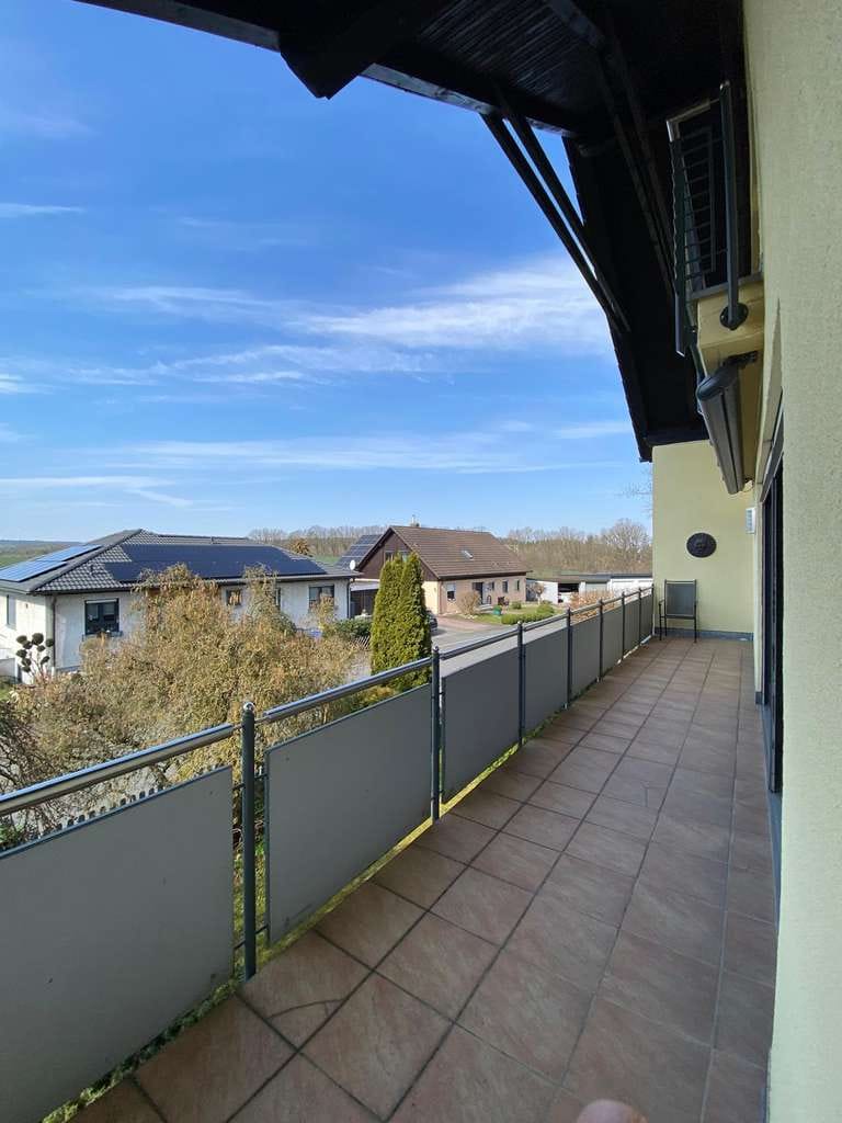 Immobilie in Heinersreuth - Großzügiges ruhig gelegenes Zweifamilienhaus mit Weitblick, liebvollem Garten + Privatverkauf  - Bild 3