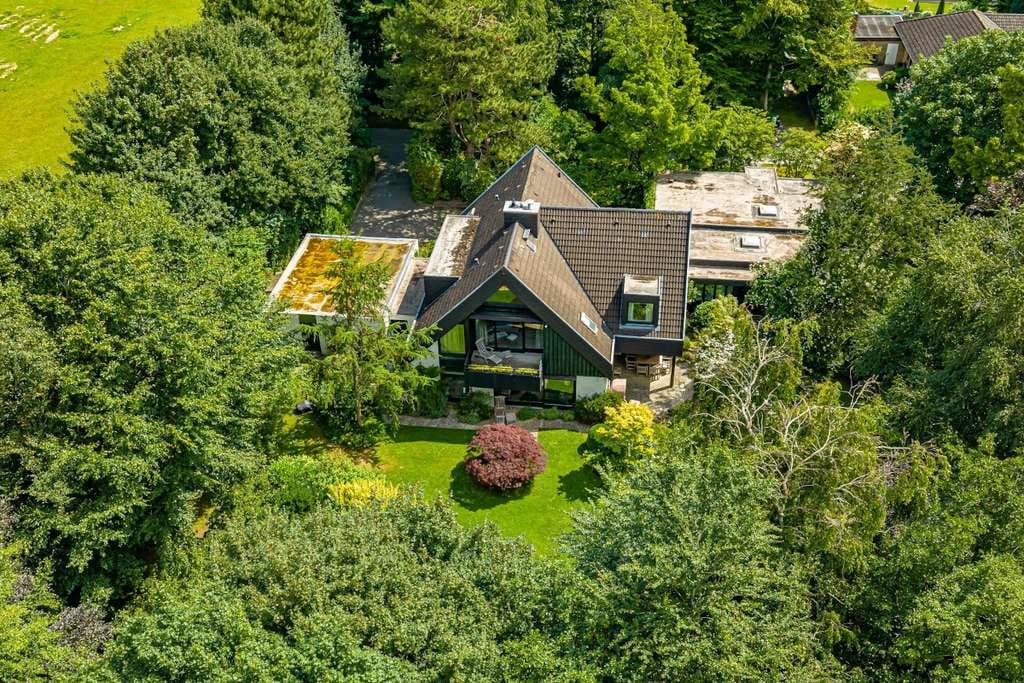 Immobilie in Breklum - Stilvolles Landhaus mit Praxisanbau, eingebettet in eine grüne Oase - Bild 3