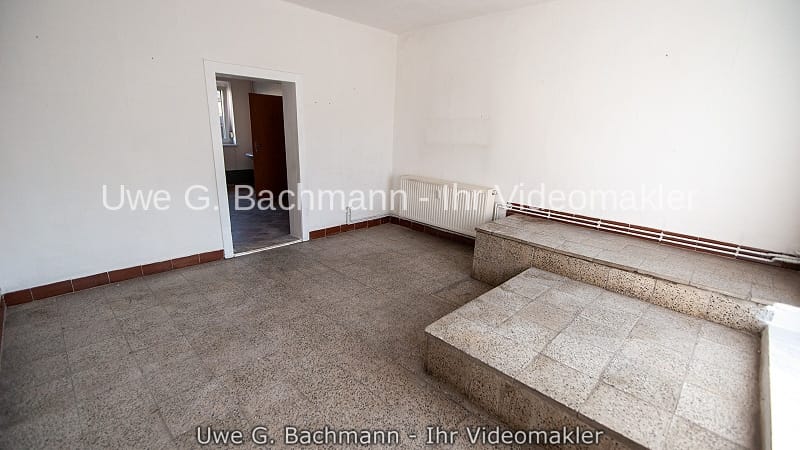 Immobilie in Rüdersdorf bei Berlin - Rüdersdorf bei Berlin OT Hennickendorf: Modernisierungs- bzw. Sanierungsobjekt mit 5 Zimmern - UWE G. BACHMANN - Bild 2