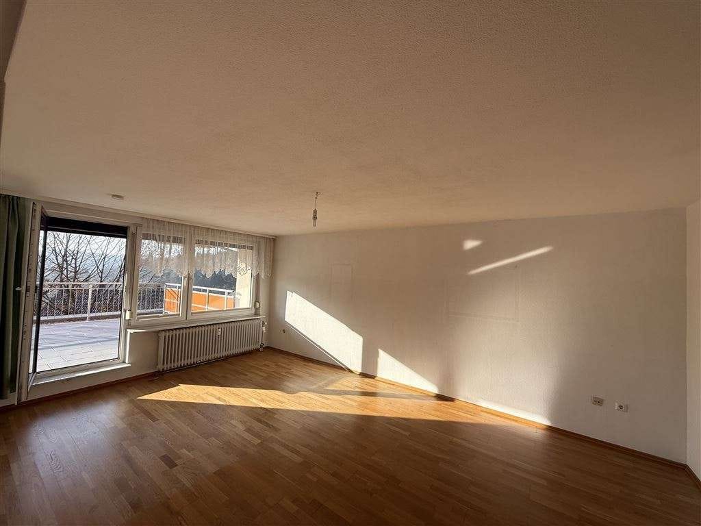 Immobilie in Leinzell - Wohnen mit Weitblick - Sonnige 3-Zimmer-Wohnung in begehrter Hanglage von Leinzell - Bild 2