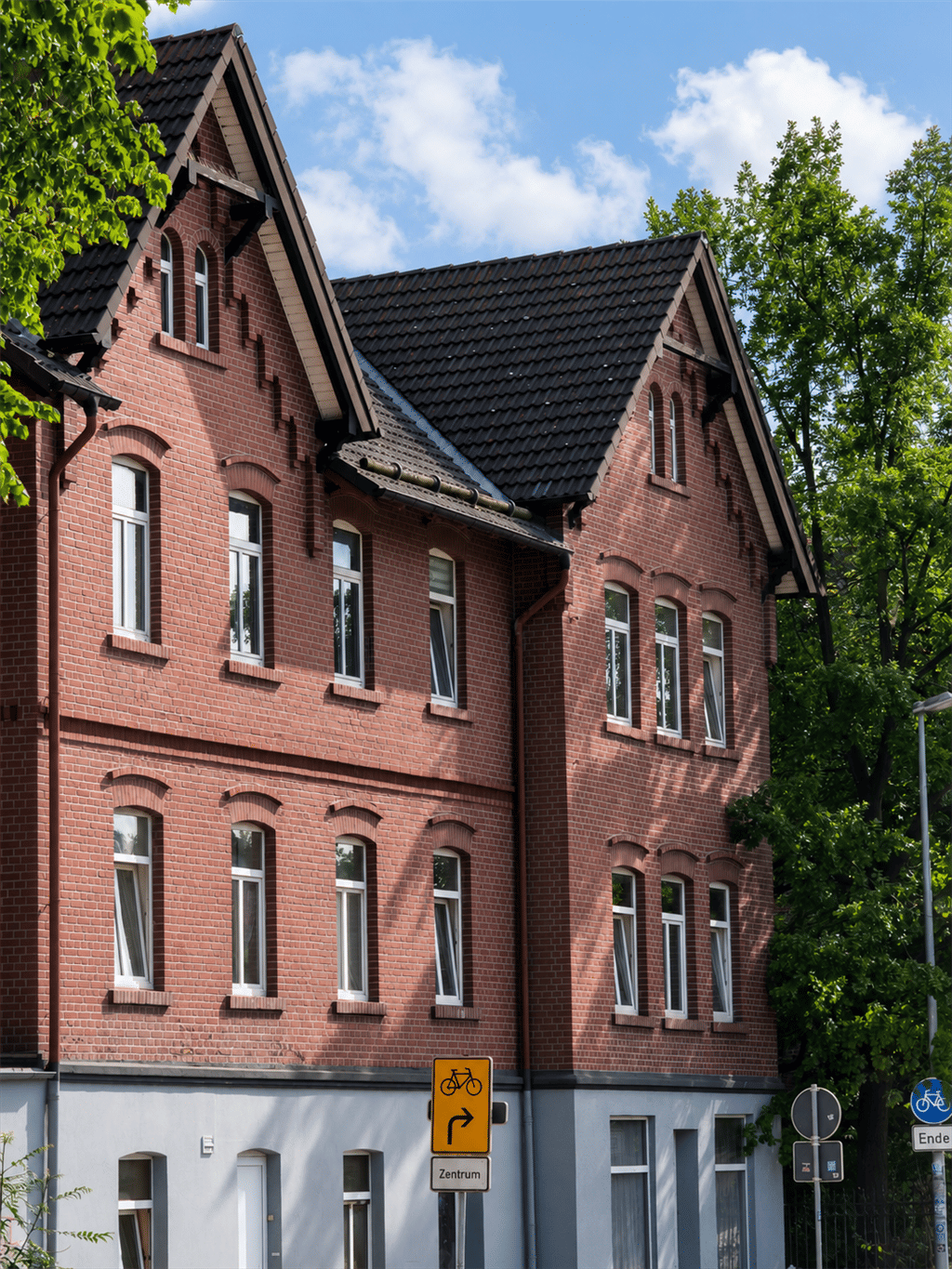 Immobilie in Halberstadt - Investieren in Halberstadt: Mehrfamilienhaus mit 9 Wohneinheiten - 9,6 % Rendite - Bild 0