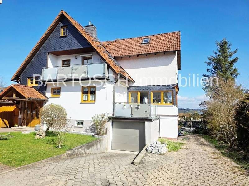 Immobilie in Thurnau - Eigennutzung ?  Vermietung ?  . . .  oder beides verbinden ? Inmitten von Thurnau mit großem Grundstück - Bild 0