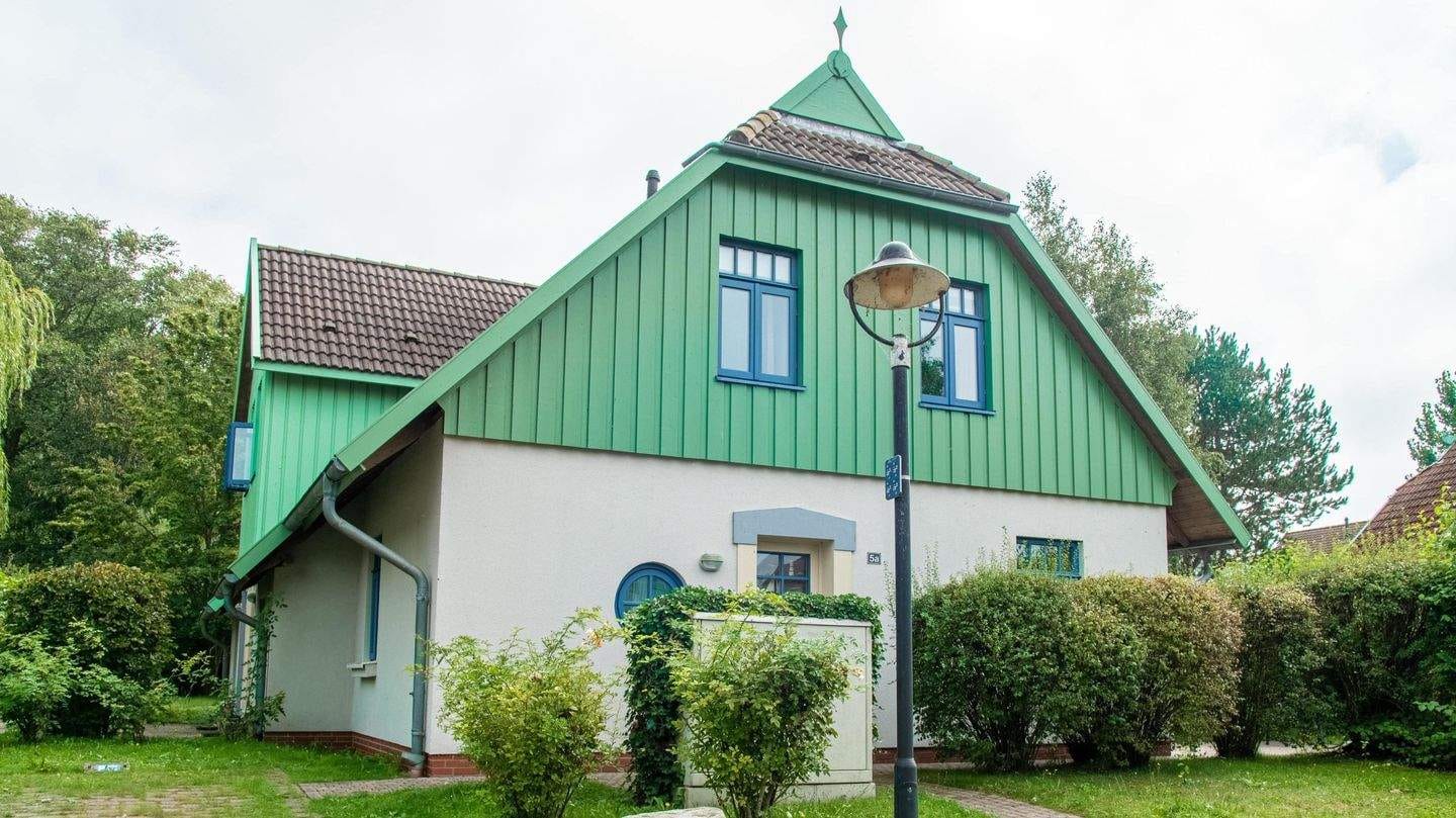 Immobilie in Wustrow - Ferienhaus - 250 m vom Ostseestrand - Bild 1