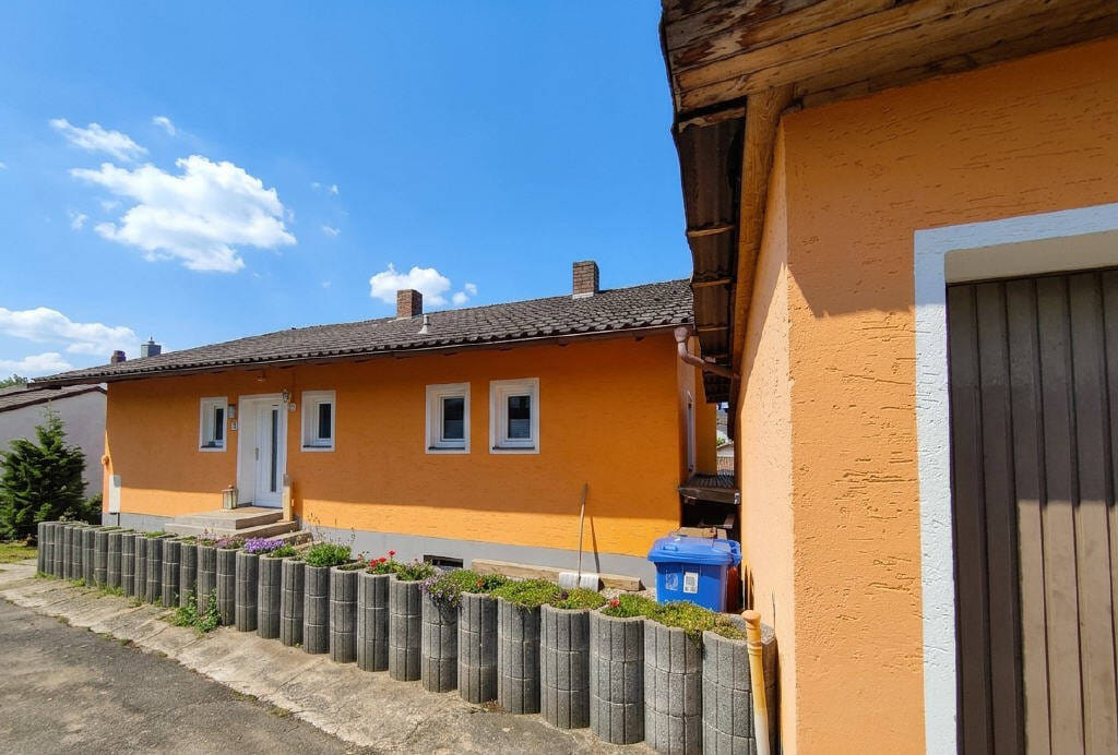 Immobilie in Blaibach - Renoviertes Ein- oder Zweifamilienhaus mit schönem Grundstück in Blaibach - Bild 3