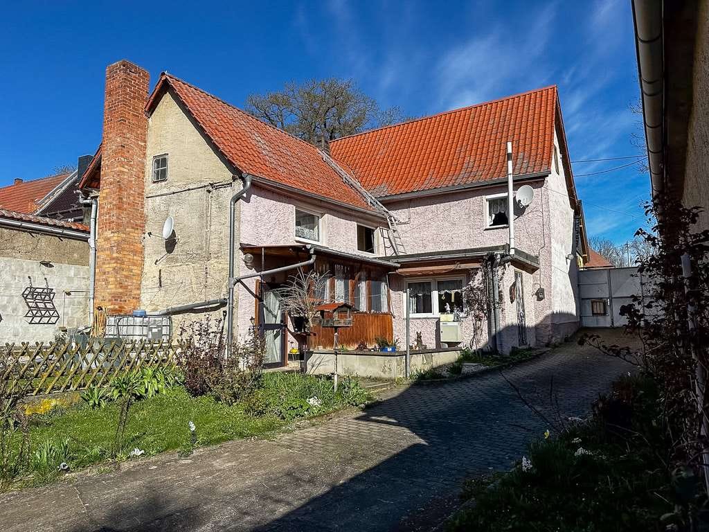 Immobilie in Bad Bibra - Charmantes Einfamilienhaus mit 831 m² Grundstück und viel Potenzial in Finneland - Bild 0