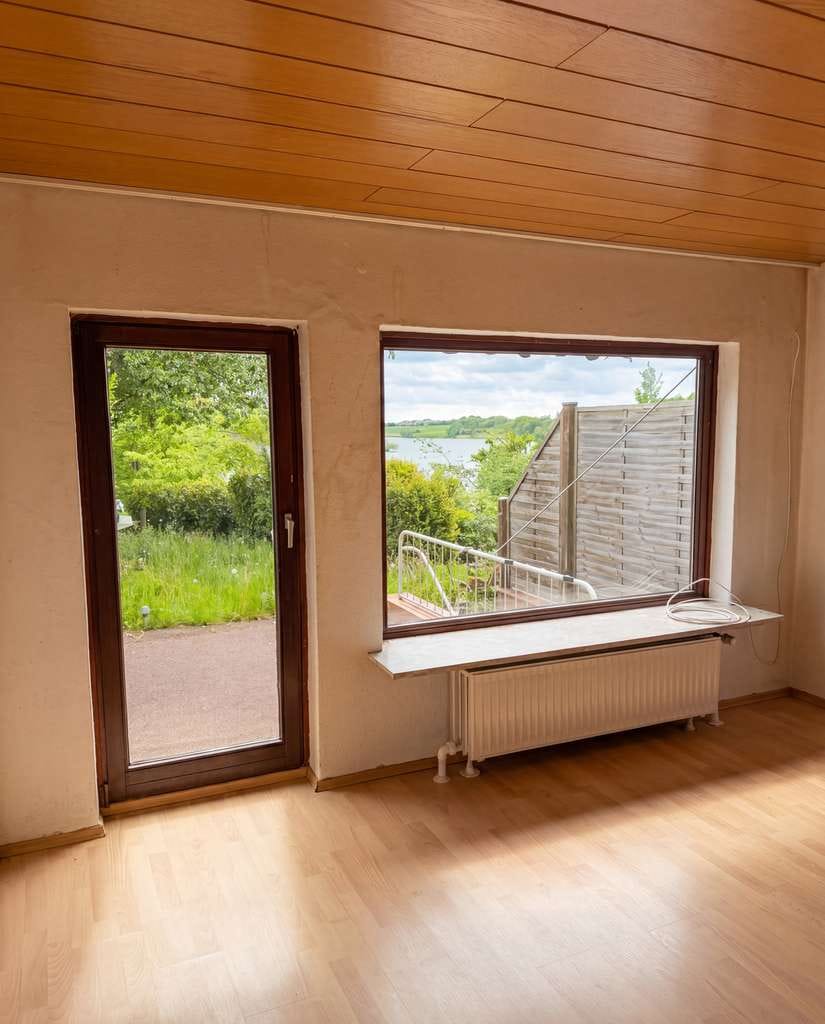 Immobilie in Preetz - Reihenmittelhaus mit direktem Seeblick auf allen Ebenen – Sanierungsobjekt mit Entwicklungspotenzial - Bild 3