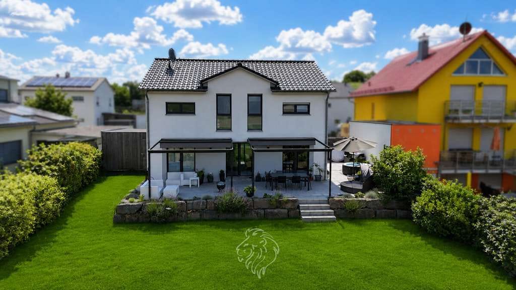 Immobilie in Rimpar - Modern. Effizient. Bezugsfrei: Neuwertiges Einfamilienhaus mit unverbaubarem Weitblick - Bild 3