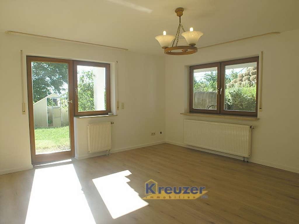 Immobilie in Berg - Ruhig Lage * Bezugsfrei * Renoviert - Hübsche 2 Zi.-Wohnung in Teilort von Berg !  - Bild 3