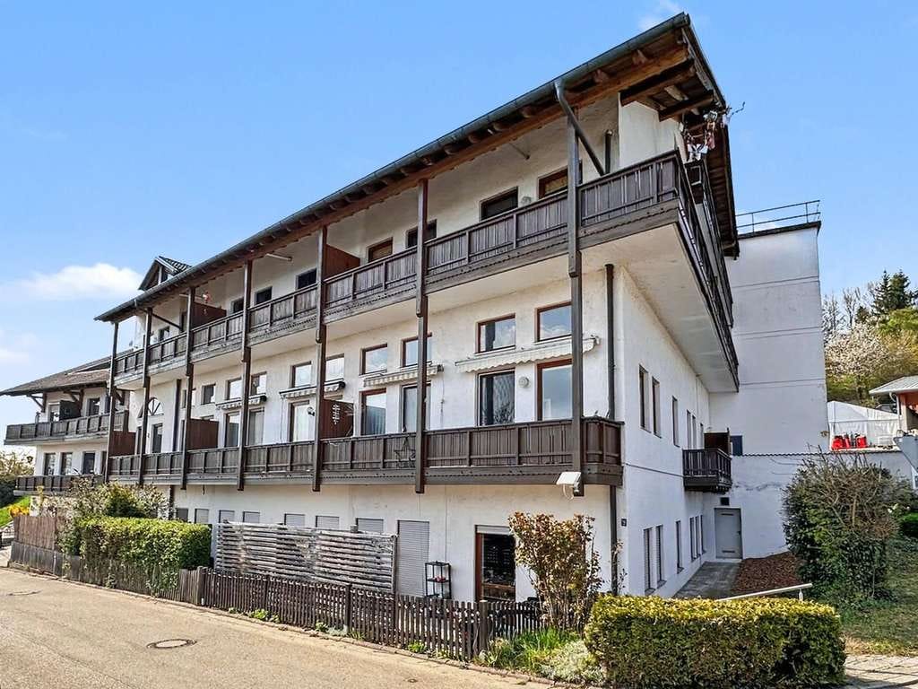 Immobilie in Marklkofen - Gepflegte Erdgeschosswohnung mit Terrasse in erhöhter Lage von Marklkofen-Warth - Bild 0