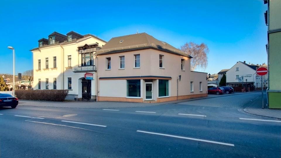 Immobilie in Schleiz - Schleiz im Herzen: Attraktives Stadthaus mit Ladengeschäft, vermieteter Wohnung und Stellplätzen! - Bild 0