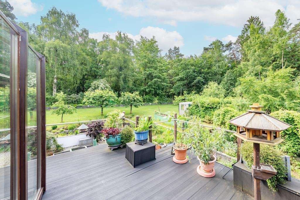 Immobilie in Aumühle - Architektonische Großzügigkeit:
"Splitlevel auf traumhaften Grundstück mit schönen Ausblicken" - Bild 4