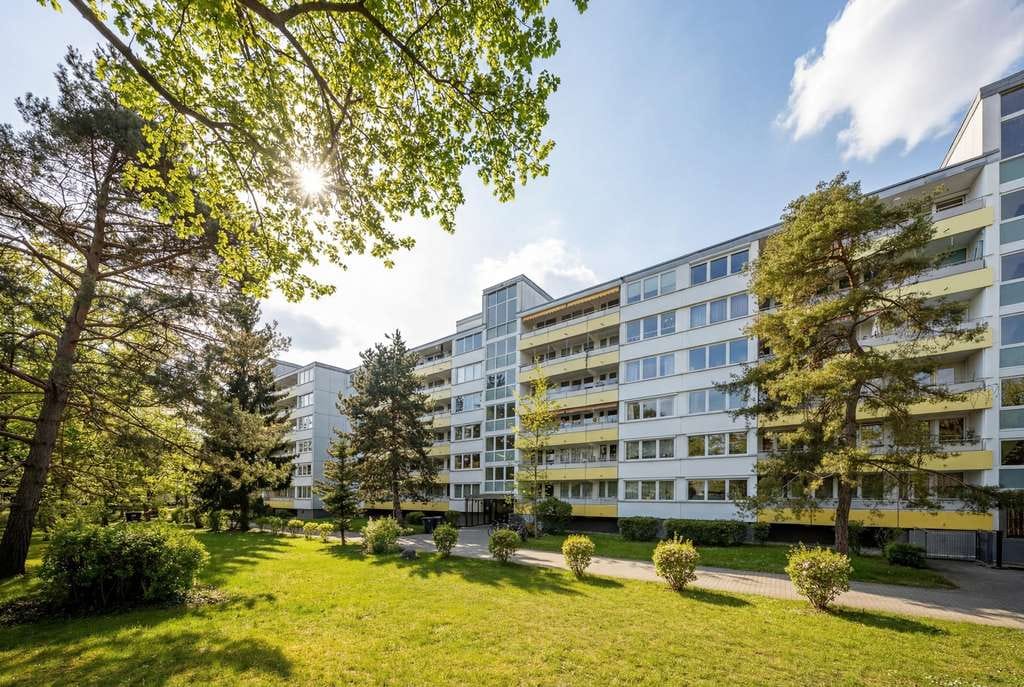 Immobilie in Unterhaching - Komfortable 2-Zimmer-Erdgeschosswohnung mit großer Loggia im beliebten Unterhaching!
 - Bild 0