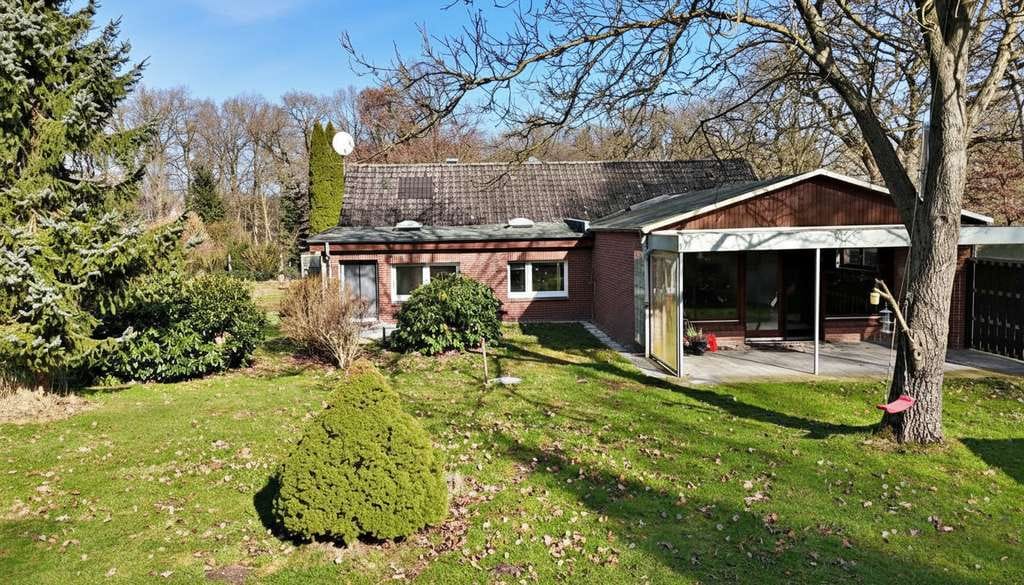 Immobilie in Wildeshausen - Einfamilienhaus auf großzügigem Grundstück mit vielfältigen Nutzungsmöglichkeiten - Bild 2