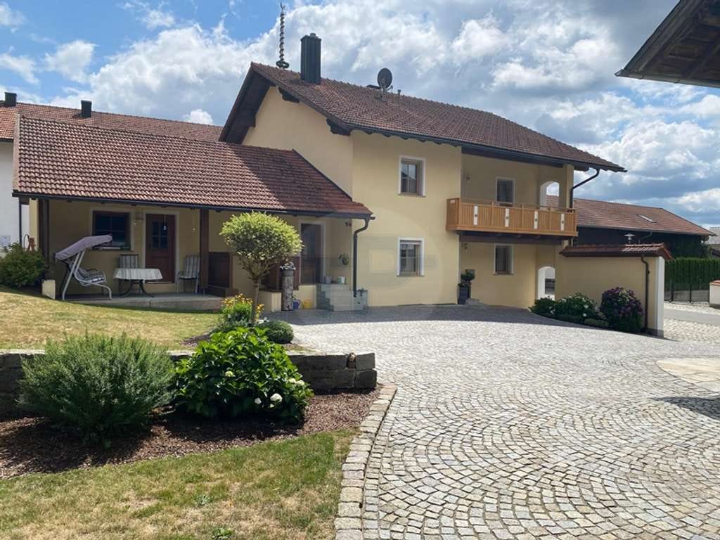 Immobilie in Waldkirchen - SONNIGE DREISEITHOFSTELLE MIT ZWEI WOHNHÄUSERN - Bild 4