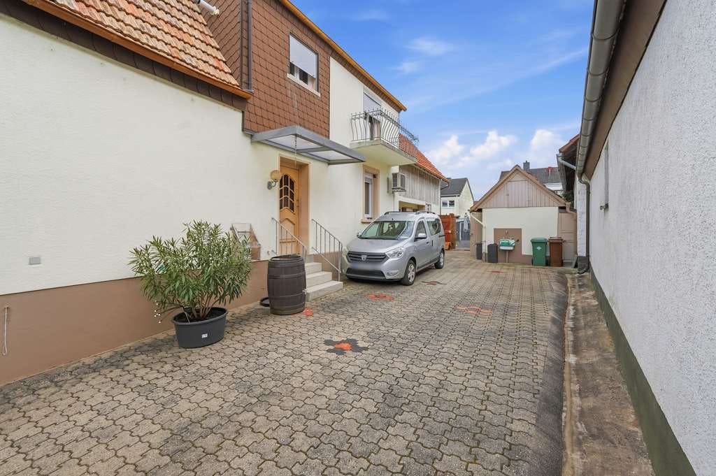 Immobilie in Rülzheim - Wohnen mit Freiraum: Einfamilienhaus mit Hof, Scheune & Garten in idyllischer Dorflage - Bild 2