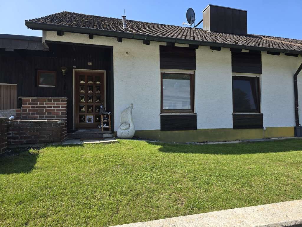 Immobilie in Moosburg - Gemütliche DHH mit Garten und Garage in ländlicher Lage - Bild 0