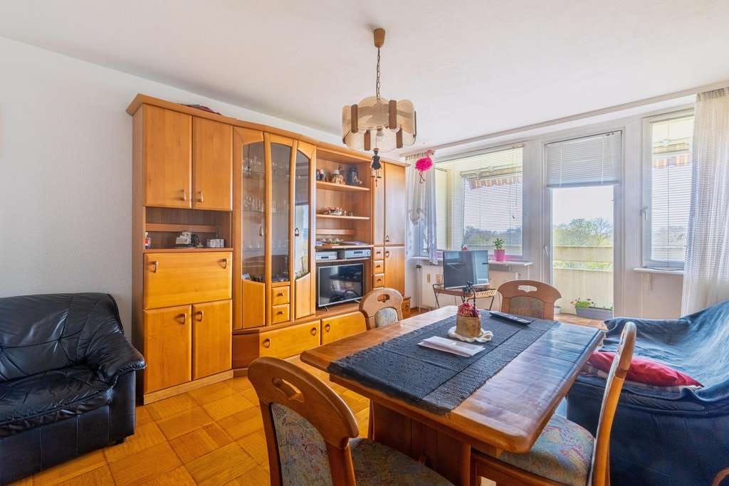 Immobilie in Umkirch - Großzügige 3 Zimmer-Wohnung mit großer Loggia und Weitblick! - Bild 1