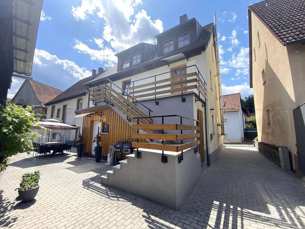 Immobilie in Plech - Generalsanierte Doppelhaushälfte mit Maisonette - Studioeinliegerwohnung in Plech - Bild 0