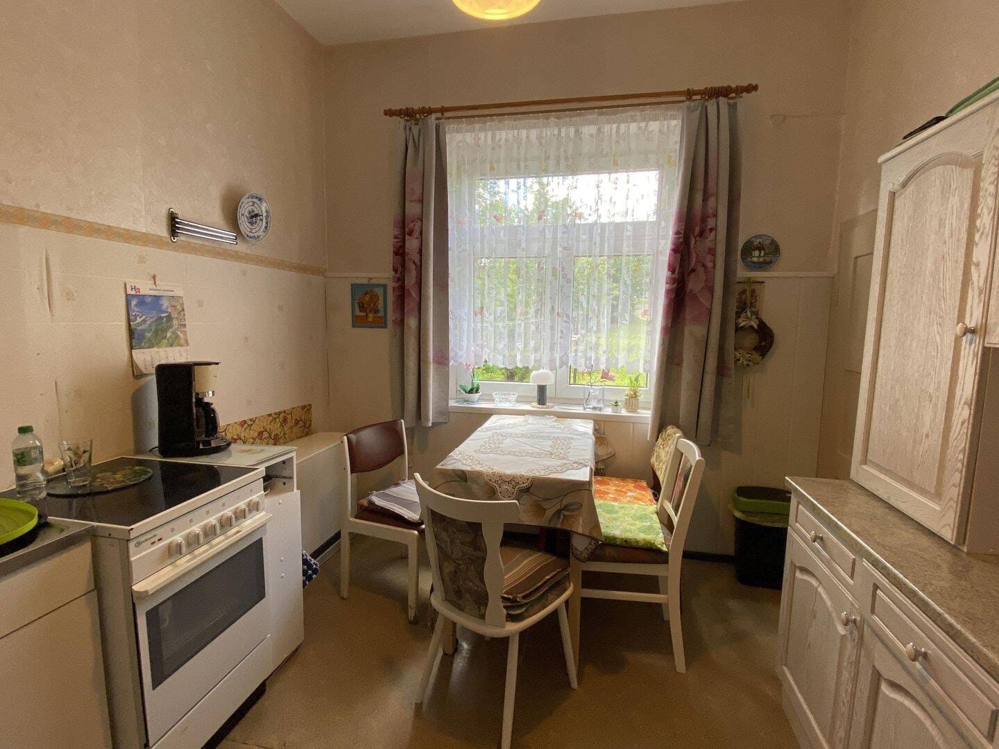 Immobilie in Dornburg-Camburg - Einfamilienhaus mit viel Ausbaupotenzial und großem Garten - Bild 3