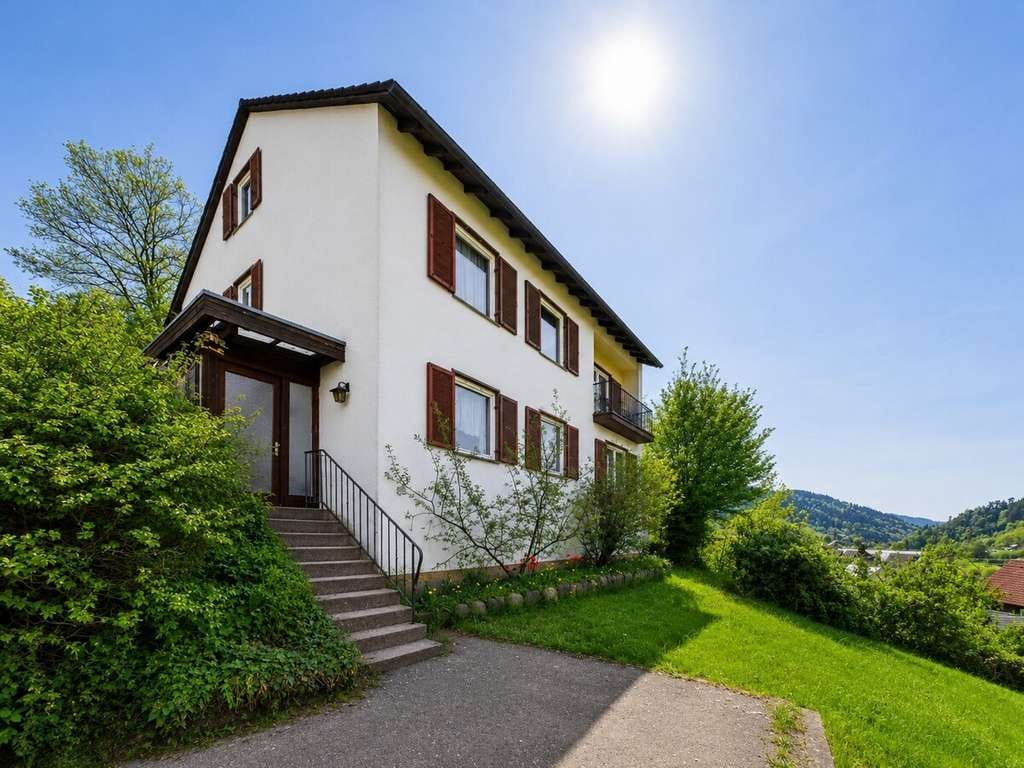 Immobilie in Schiltach - Willkommen in Ihrem neuen Zuhause über den Dächern von Schiltach! - Bild 1
