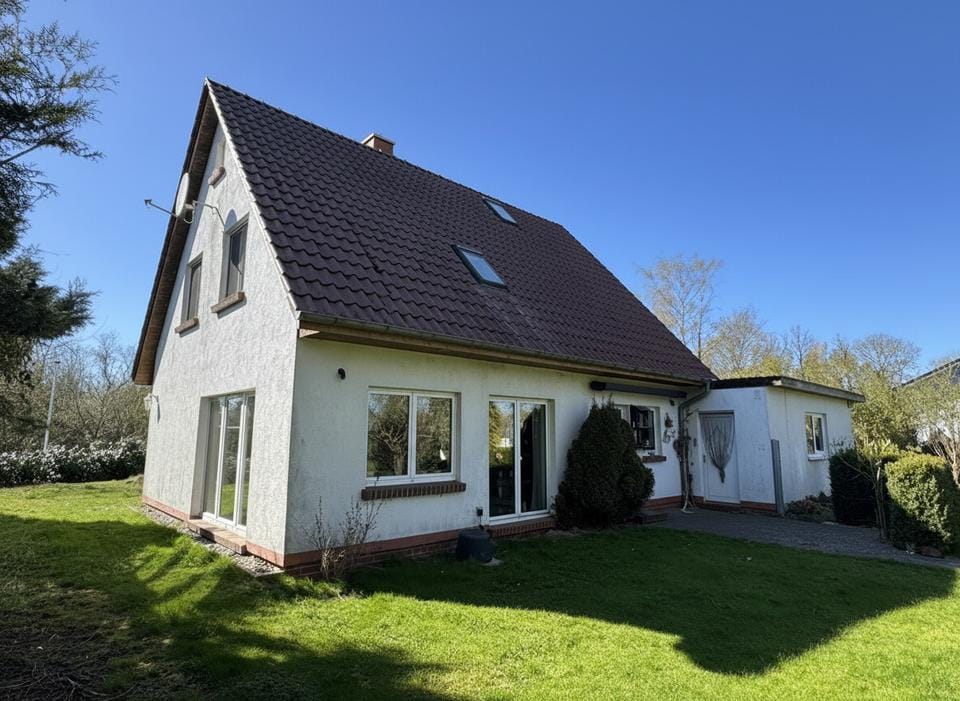 Immobilie in Levenhagen - Einfamilienhaus mit Doppelgarage und großem Grundstück - Bild 0