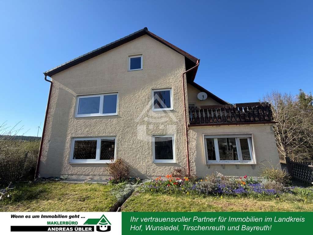 Immobilie in Wunsiedel - Einfamilienhaus in Ortsrandlage mit 2 Balkonen - Bild 0