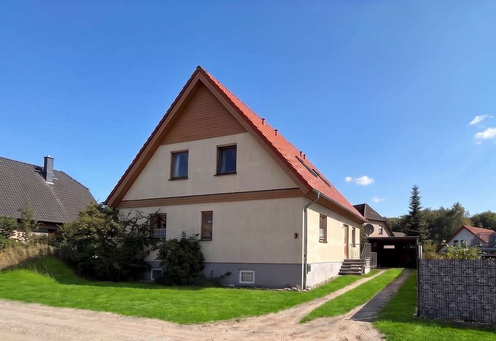 Immobilie in Fünfseen - Ein Haus mit vielen Möglichkeiten – Großzügiges Wohnen in ruhiger Lage von Malchow - Bild 0