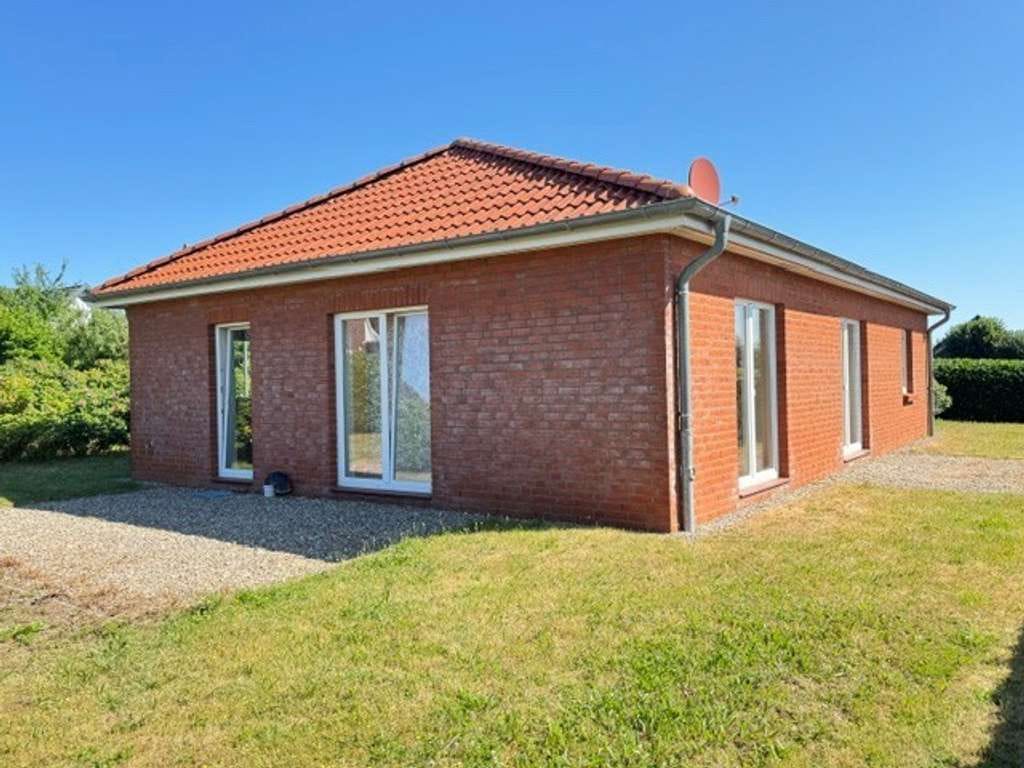 Immobilie in Behrensdorf - Bungalow in begehrter Ostseenähe – Wohnen, wo andere Urlaub machen - Bild 1