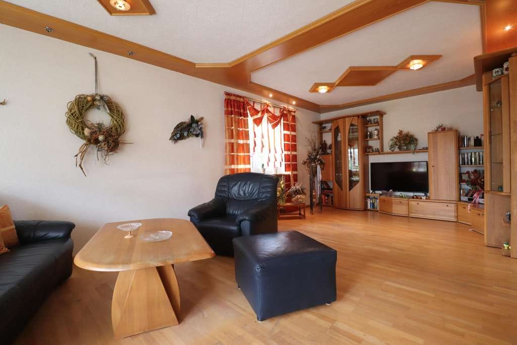 Immobilie in Marktleugast - Zwei Wohneinheiten, ein besonderes Zuhause - Bild 3