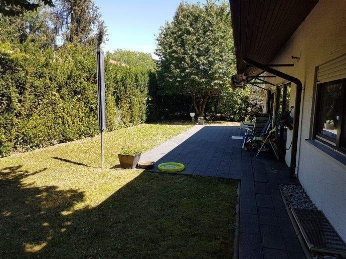 Immobilie in Oberstenfeld - Freistehendes Haus mit zwei Garagen, voll ausgebautem OG sowie einem großen Hobbyraum im UG. Auch für Großfamilie oder als Generationenhaus nutzbar. - Bild 1