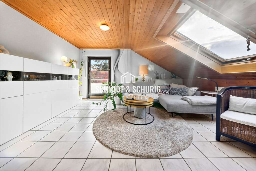 Immobilie in Königsbach-Stein - Stilvolle 4‑Zimmer-Dachgeschosswohnung mit Südbalkon und moderner Heiztechnik - Bild 0