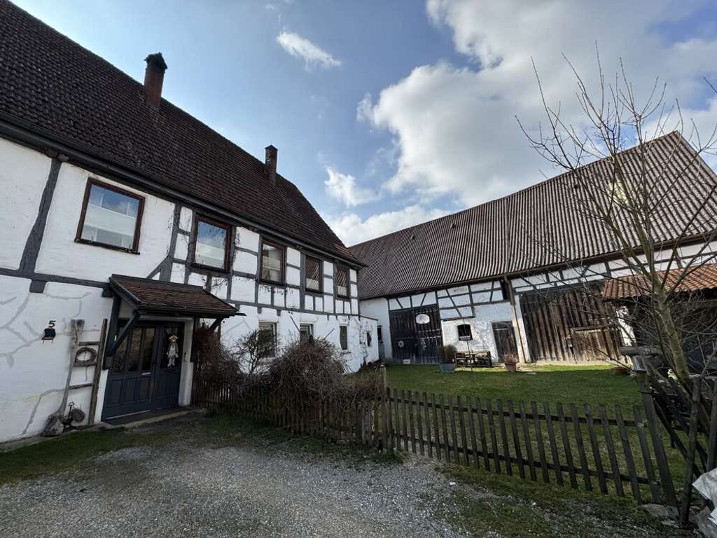 Immobilie in Schelklingen - Denkmalgeschütztes Wohnhaus mit Scheune! - Bild 0