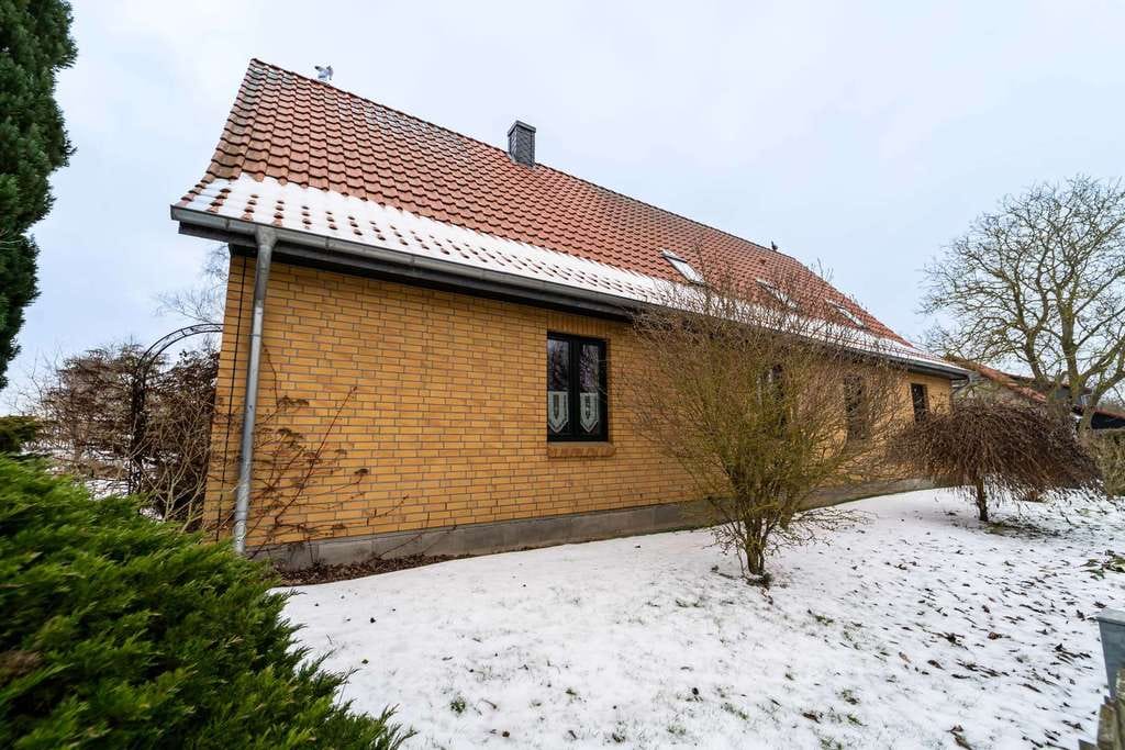 Immobilie in Neuburg - Großzügiges Wohnen mit idyllischem Grundstück für Menschen, die Raum und Ruhe schätzen - Bild 2