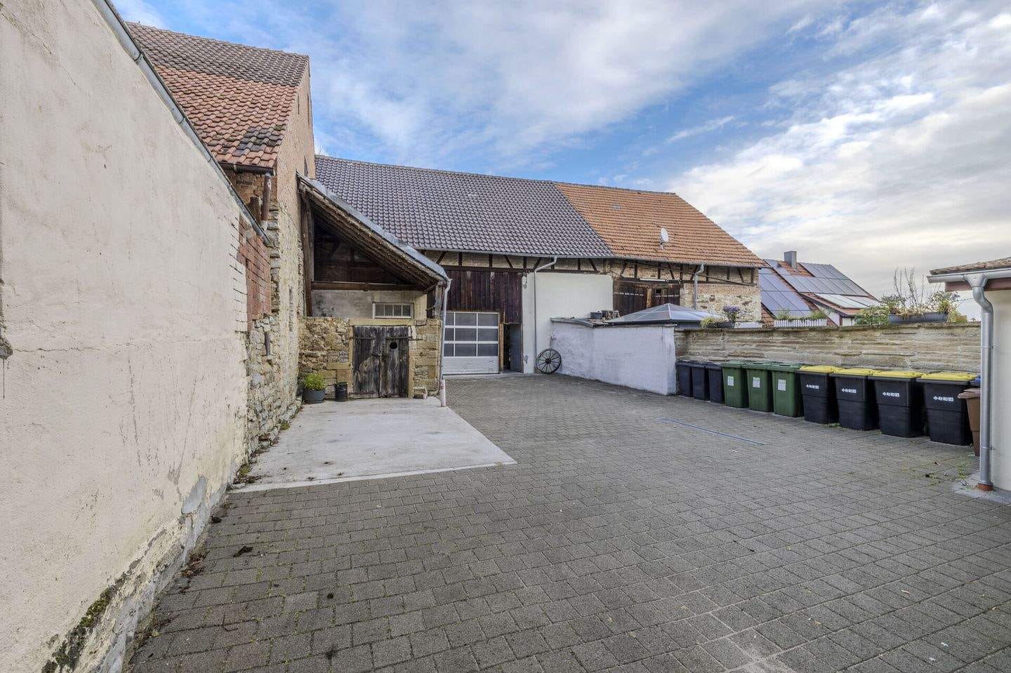 Immobilie in Ingersheim - Modernisiertes 5-Familienhaus mit großer Scheune - Bild 2