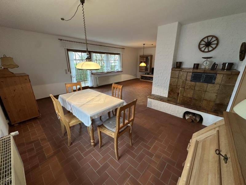 Immobilie in Morschen - ***Idyllisch für Familien*** Einfamilienwohnhaus mit zwei Garagen und Garten in Neumorschen - Bild 2