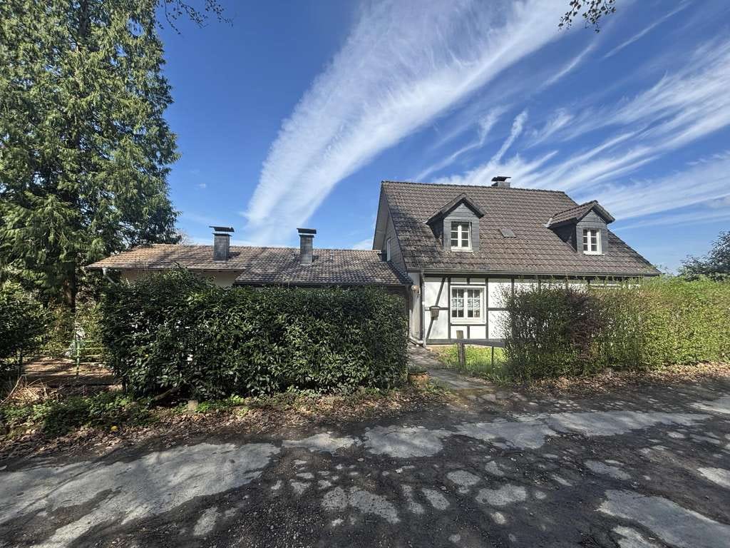 Immobilie in Engelskirchen - Sanierungsbedürftiges Eigenheim auf großem Grundstück - Bild 2