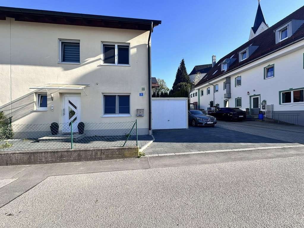 Immobilie in Attenkirchen - Raumwunder in Bestlage -Stillvolle DHH mit 7 Zimmern & TOP Energieeffizienz A+ - Bild 1