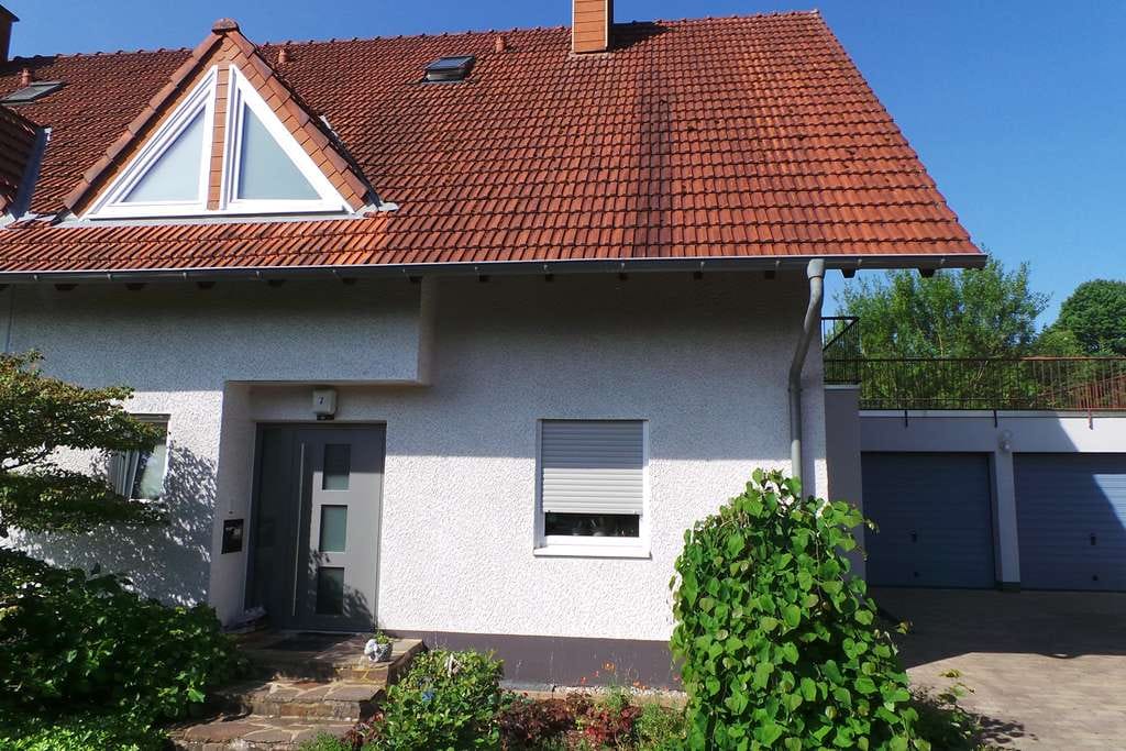 Immobilie in Stelzenberg - Attraktive Doppelhaushälfte mit Doppelgarage in ruhiger Lage von Stelzenberg - Bild 0