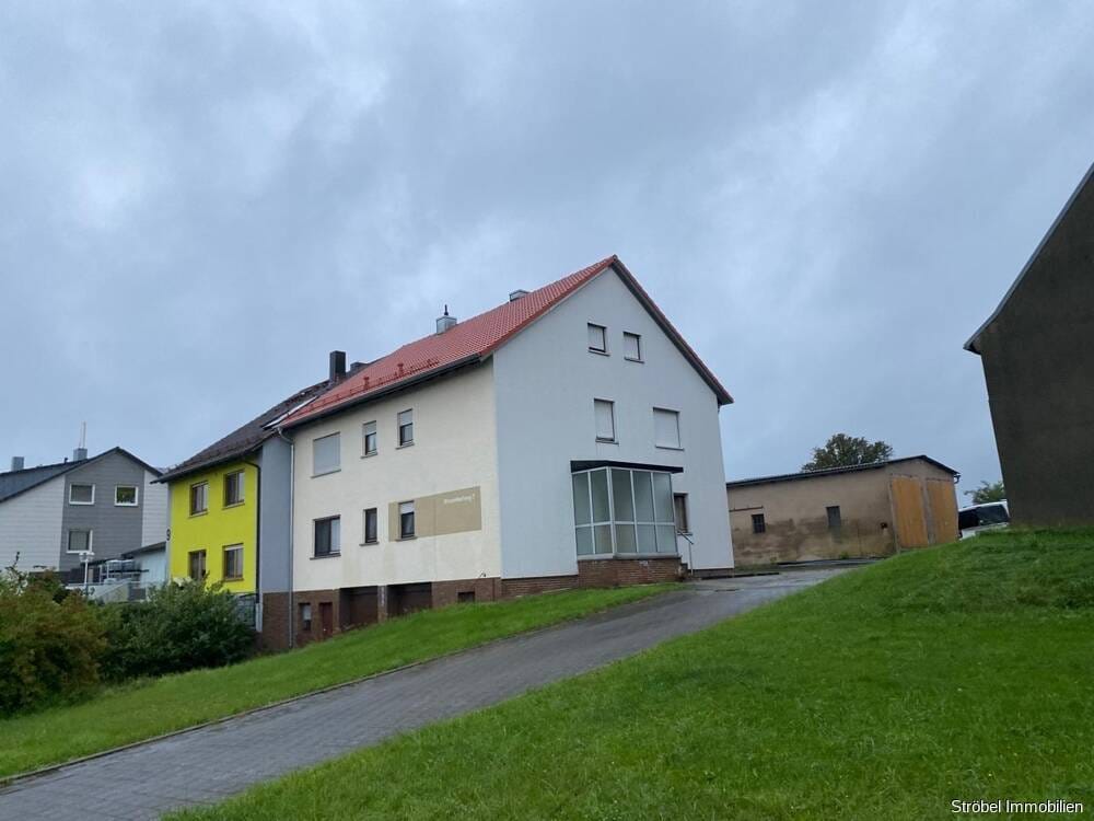 Immobilie in Dürrwangen - Charmantes Einfamilienhaus mit großzügigem Grundstück, Scheunen und Garagen zu verkaufen - Bild 0