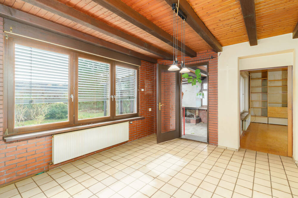 Immobilie in Hafenlohr - Ihr neues Zuhause: Familienhaus mit großem Garten und Poolpotenzial - Bild 2