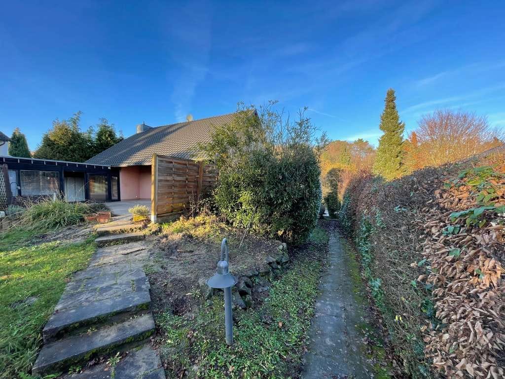 Immobilie in Wachtberg - Großes Familienhaus in ruhiger Wohnlage in Wachtberg-Pech mit großem Grundstück und flexiblem Anbau  - Bild 2