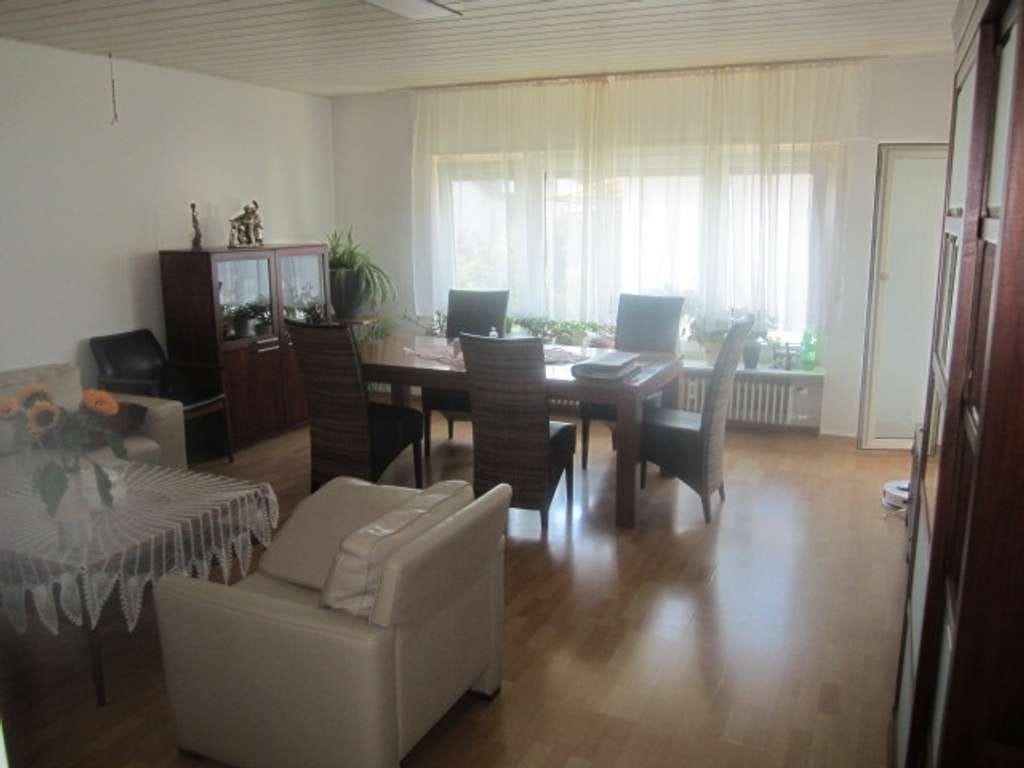 Immobilie in Walldorf - Walldorf: Vermietetes 3-Fam.-Haus in guter Lage am Stadtrand, mit Garten, Doppelgarage, Stellplatz. - Bild 2