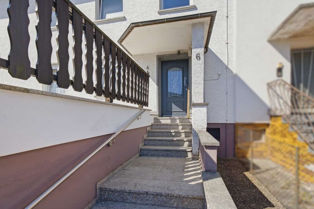 Immobilie in Freigericht - Zweifamilienhaus mit Entwicklungspotenzial – renovierungsbedürftig inklusive möglichem Bauplatz für  - Bild 3