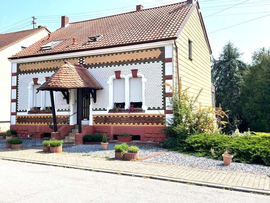Immobilie in Großrosseln - freistehendes Ein- bis Zweifamilienhaus in Emmersweiler - Bild 0