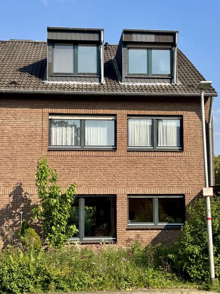 Immobilie in Moers - Provisionsfreie Doppelhaushälfte mit Kamin, Garage & großem Potenzial in Moers-Vinn - Bild 0