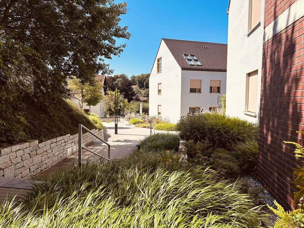Immobilie in Andechs - Mitten im Andechser Dorfkern werden Räume neu gedacht. - Bild 1