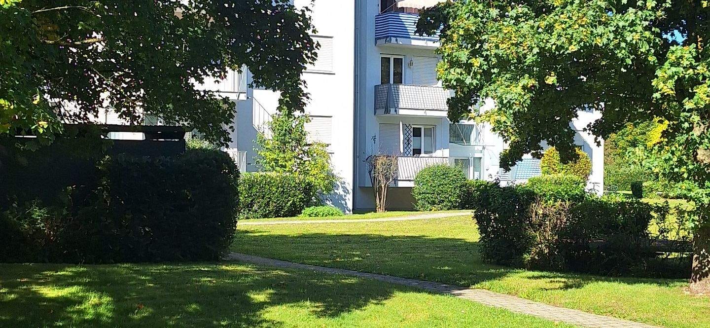 Immobilie in Singen (Hohentwiel) - - Gelegenheit - tolle 1,5- Zi- Wohnung Bj.92 mit TG im Singener Süden- 5 % Rendite - - Bild 2
