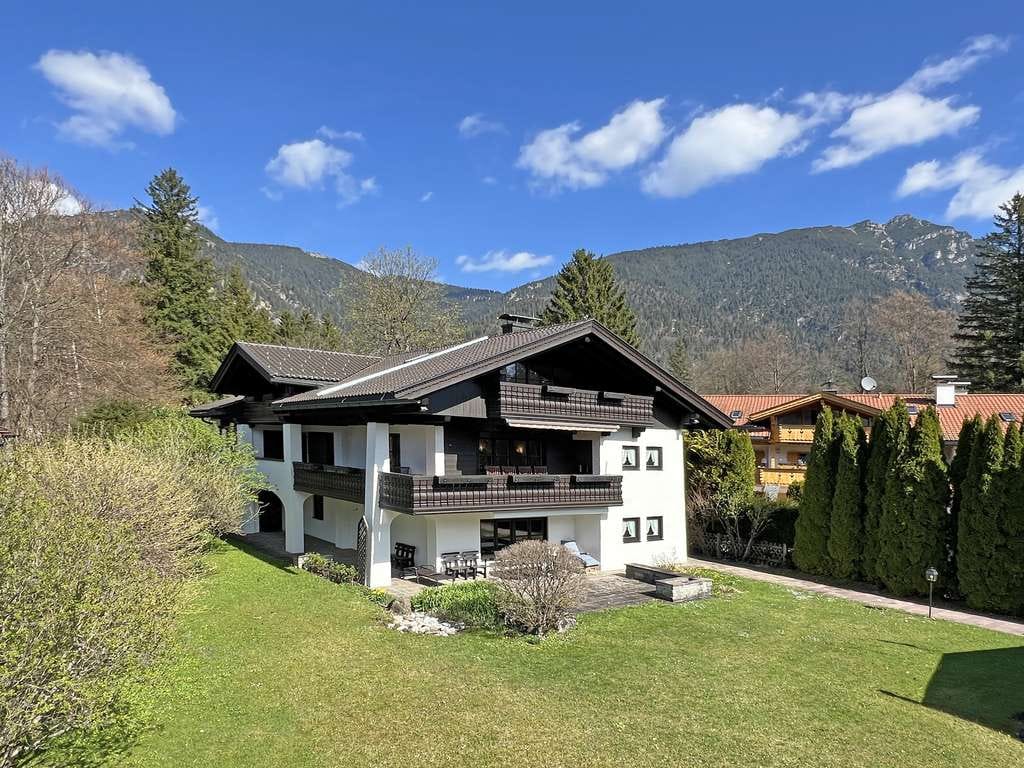 Immobilie in Grainau - Imposantes Einfamilienhaus in traumhafter Lage - Bild 2