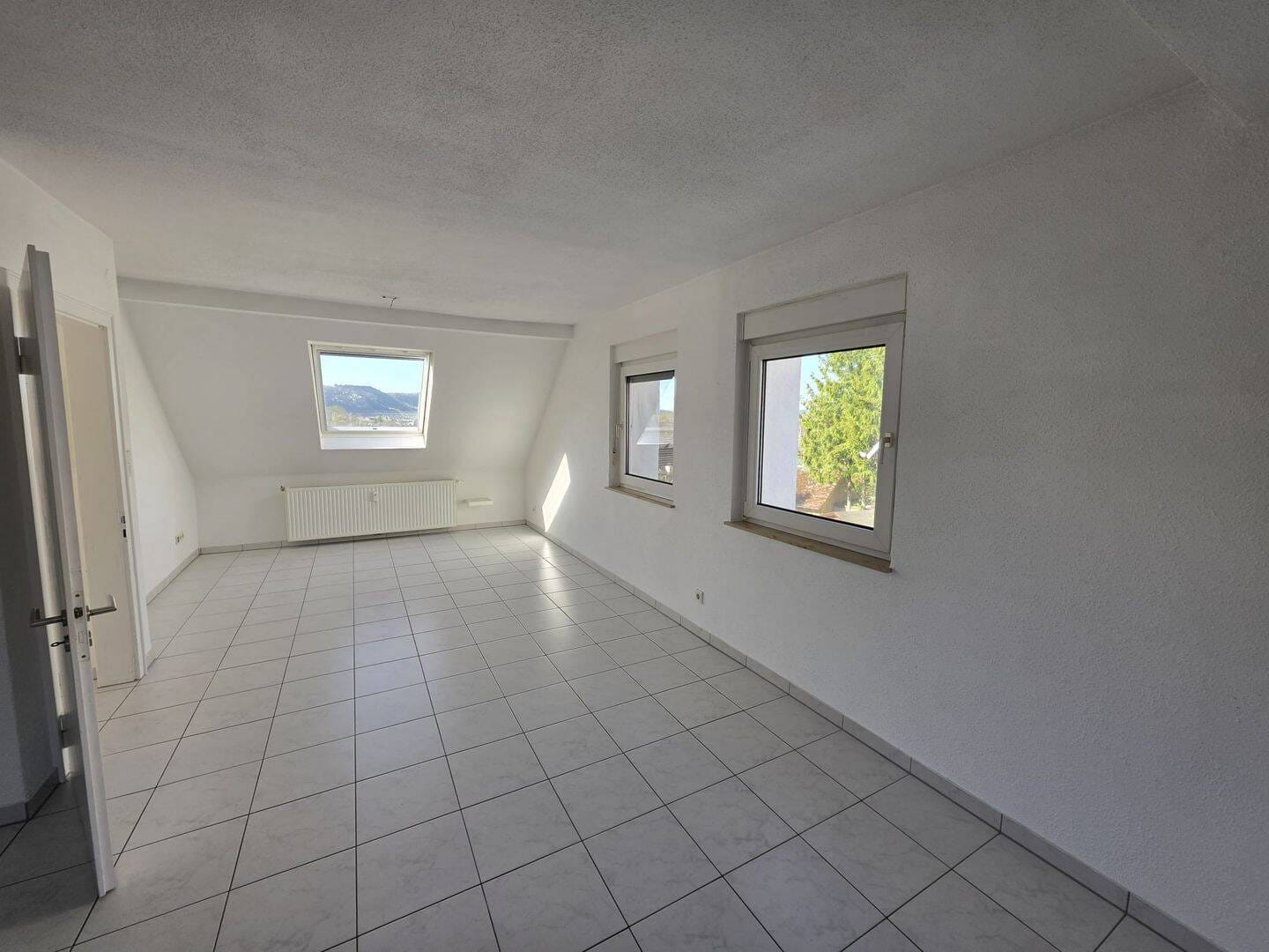 Immobilie in Schweich - Charmante DG-Wohnung mit Weitblick, Garten  und  Speicher - Bild 4